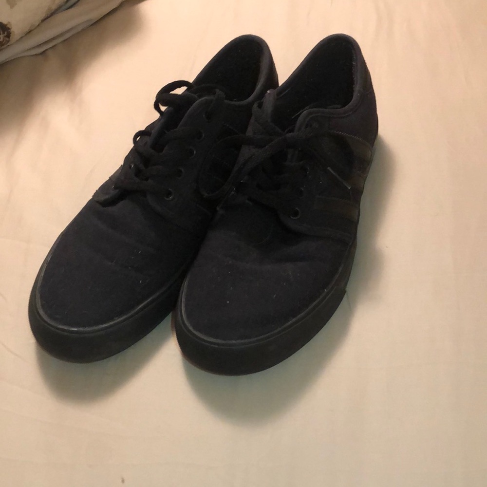 Black out men’s adidas